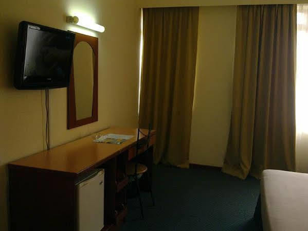 Hotel Caliber Куала Лумпур Екстериор снимка