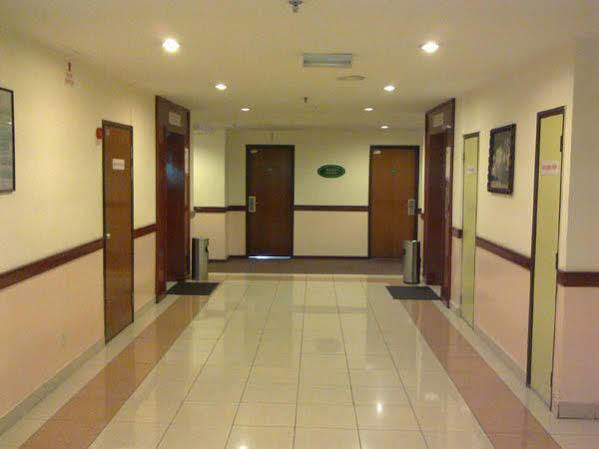 Hotel Caliber Куала Лумпур Екстериор снимка