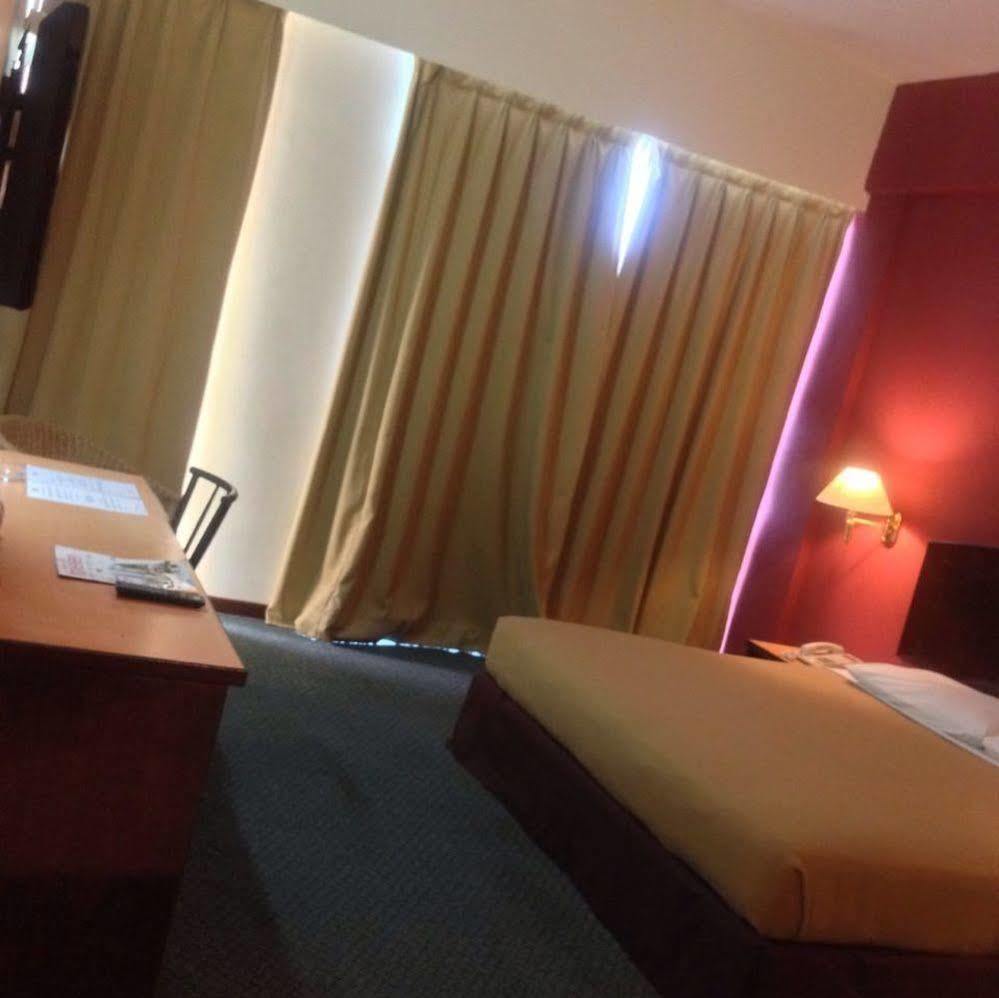 Hotel Caliber Куала Лумпур Екстериор снимка